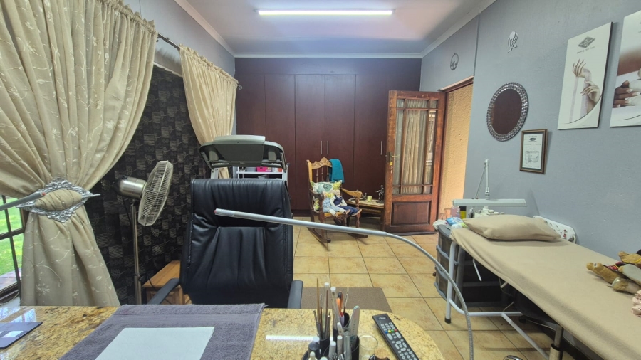 4 Bedroom Property for Sale in Greenhills Gauteng