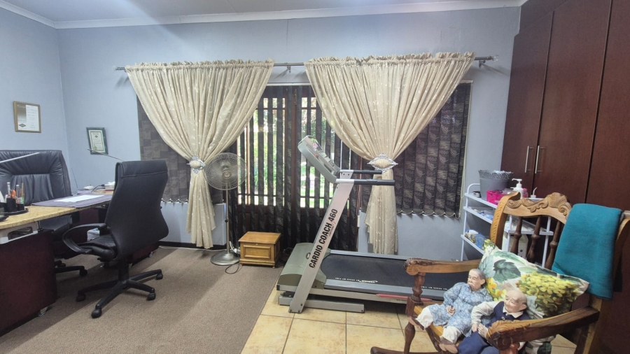 4 Bedroom Property for Sale in Greenhills Gauteng