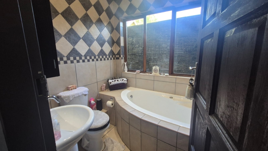 4 Bedroom Property for Sale in Greenhills Gauteng