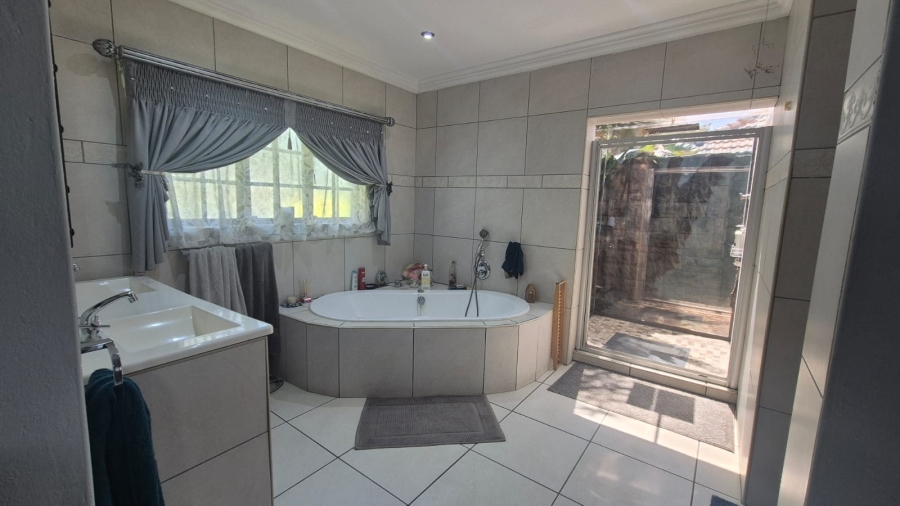 4 Bedroom Property for Sale in Greenhills Gauteng