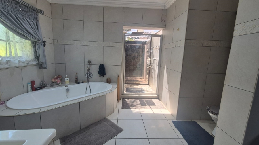 4 Bedroom Property for Sale in Greenhills Gauteng
