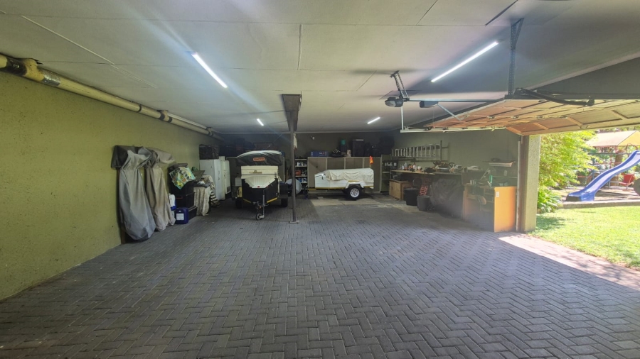 4 Bedroom Property for Sale in Greenhills Gauteng