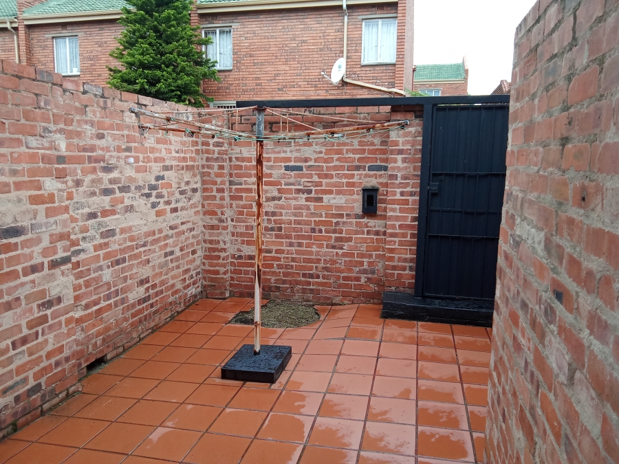 3 Bedroom Property for Sale in Florida Lake Gauteng