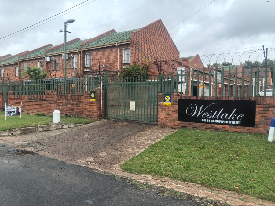 3 Bedroom Property for Sale in Florida Lake Gauteng