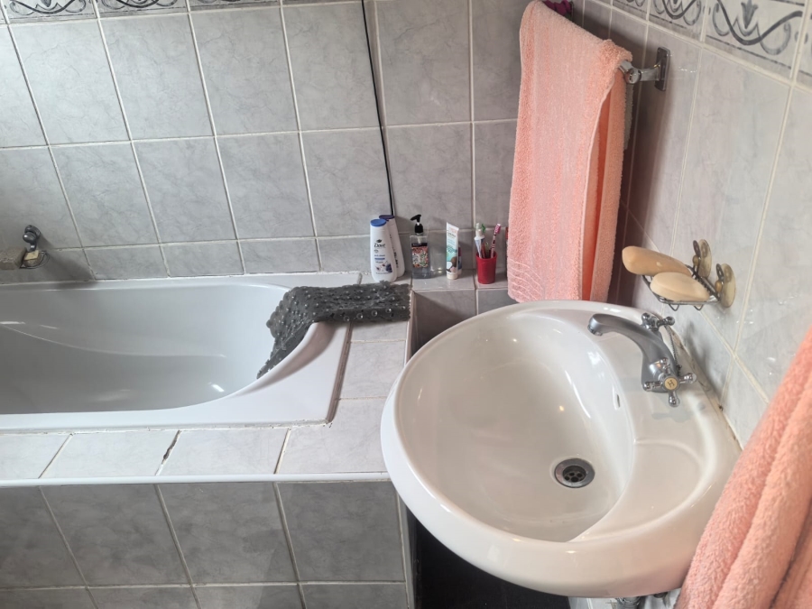 3 Bedroom Property for Sale in Florida Lake Gauteng