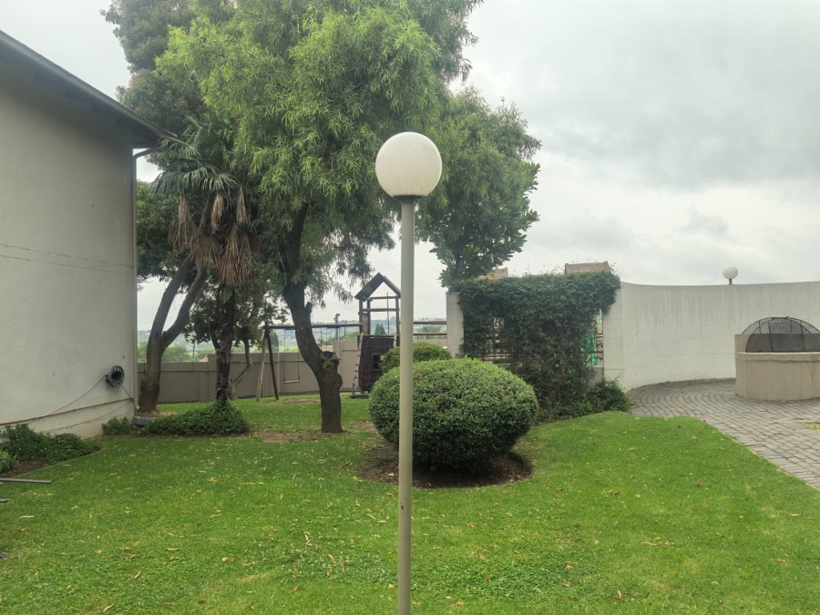 2 Bedroom Property for Sale in Radiokop Gauteng