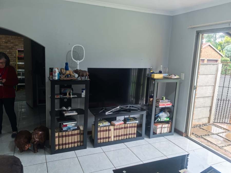 2 Bedroom Property for Sale in Radiokop Gauteng