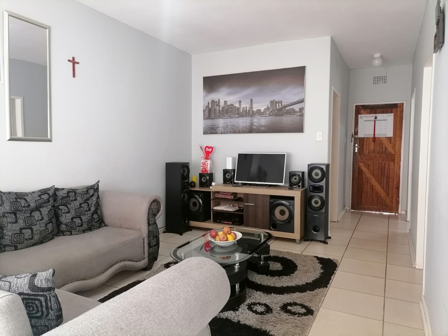2 Bedroom Property for Sale in Witpoortjie Gauteng