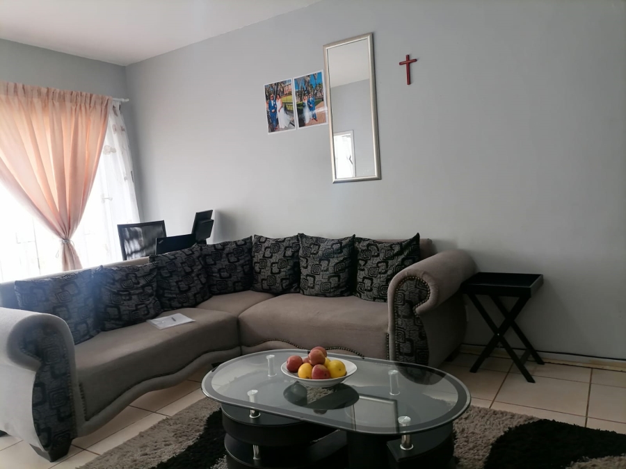 2 Bedroom Property for Sale in Witpoortjie Gauteng