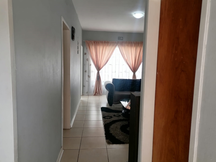 2 Bedroom Property for Sale in Witpoortjie Gauteng