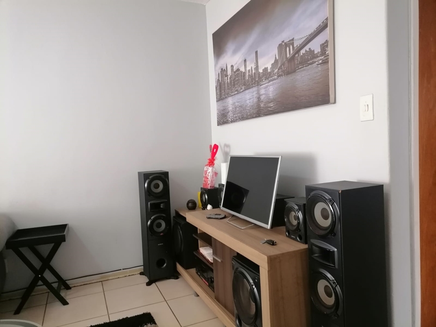 2 Bedroom Property for Sale in Witpoortjie Gauteng