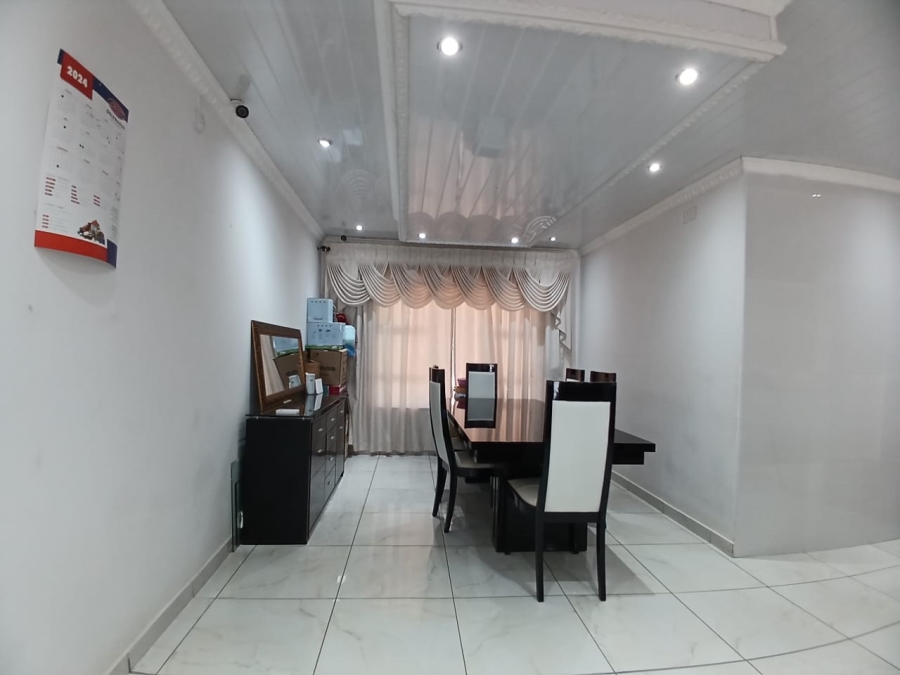 3 Bedroom Property for Sale in Finsbury Gauteng