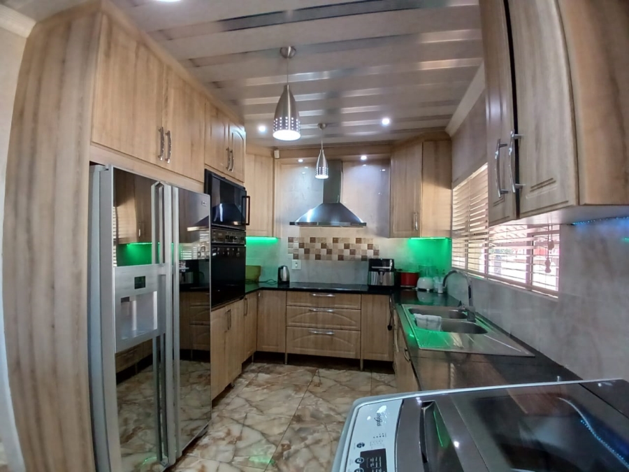 3 Bedroom Property for Sale in Finsbury Gauteng