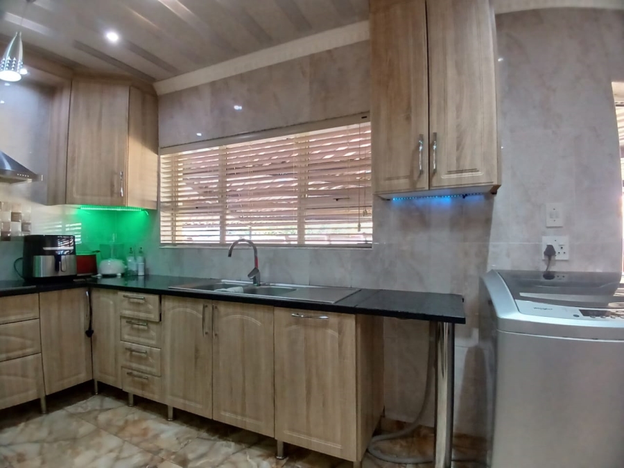 3 Bedroom Property for Sale in Finsbury Gauteng