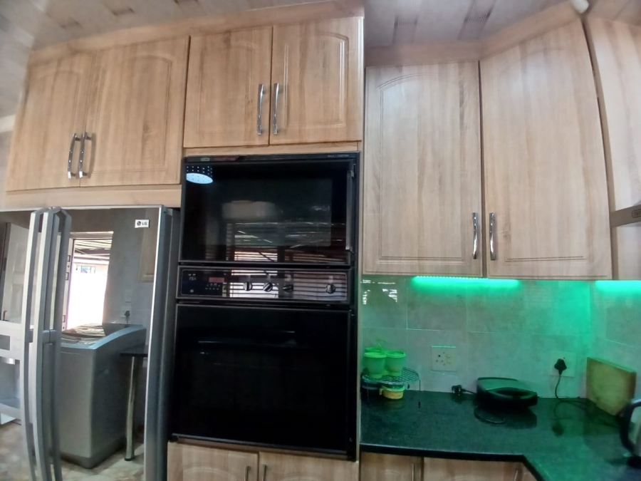 3 Bedroom Property for Sale in Finsbury Gauteng