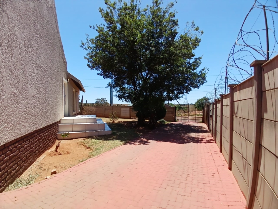 3 Bedroom Property for Sale in Finsbury Gauteng