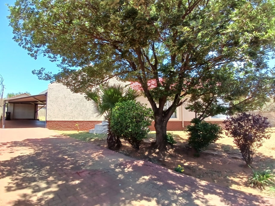 3 Bedroom Property for Sale in Finsbury Gauteng