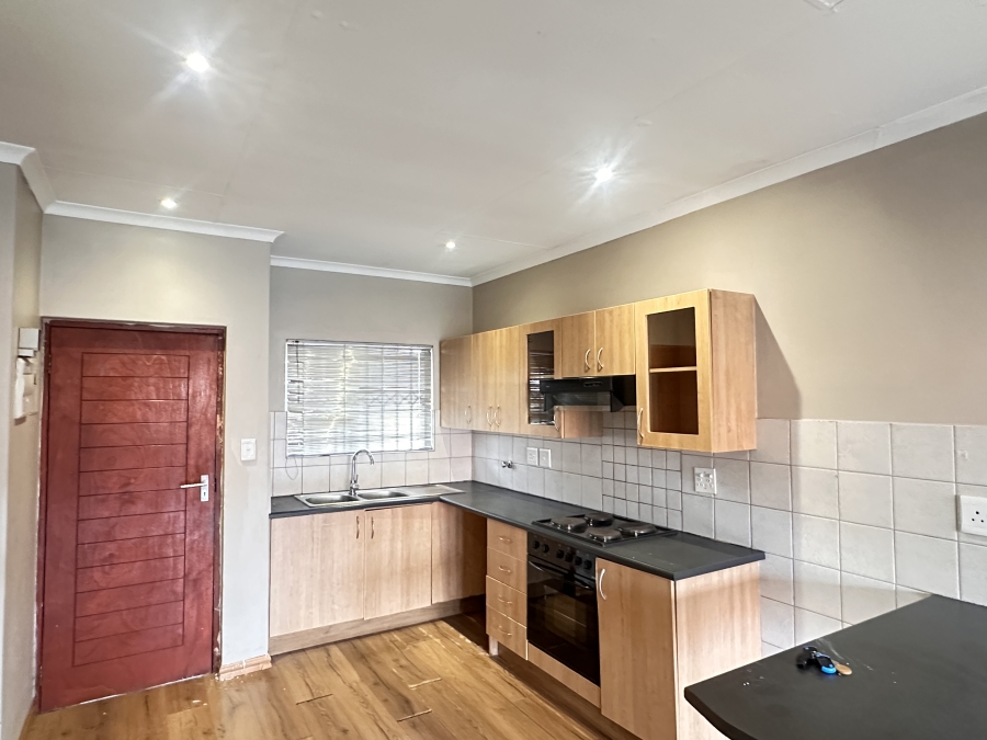 To Let 2 Bedroom Property for Rent in Ferndale Gauteng