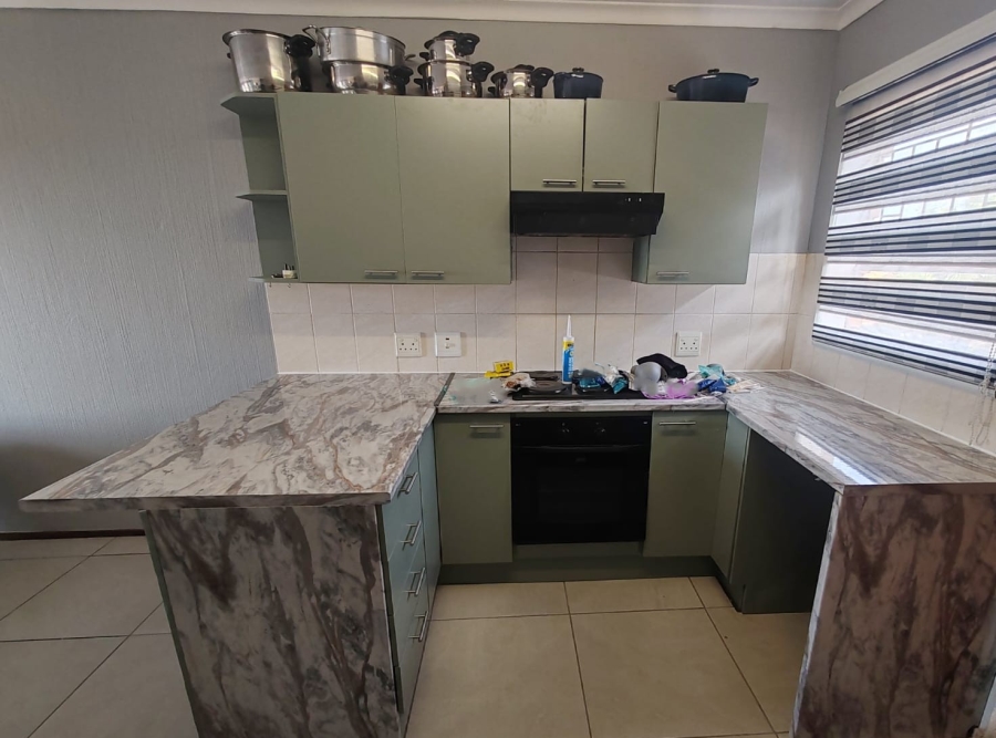 To Let 2 Bedroom Property for Rent in Amorosa Gauteng