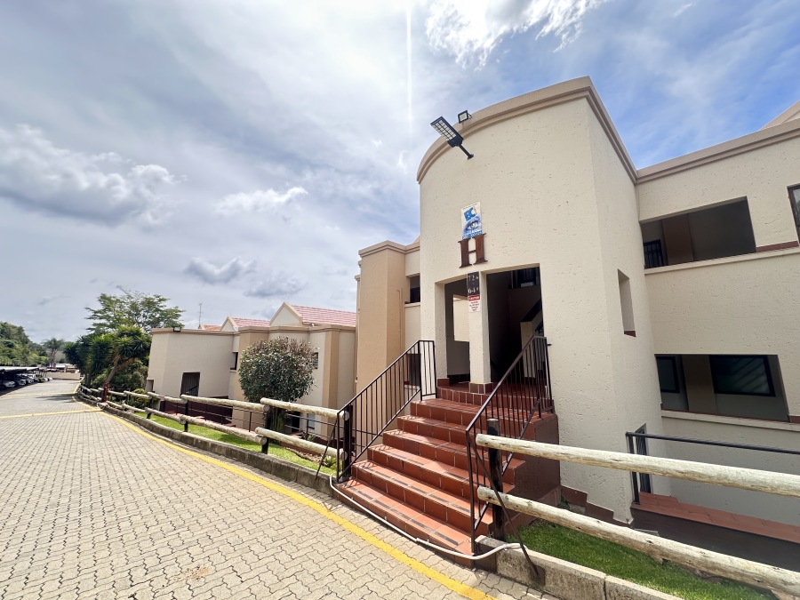 To Let 1 Bedroom Property for Rent in Constantia Kloof Gauteng