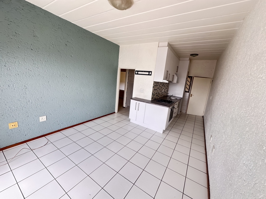 To Let 1 Bedroom Property for Rent in Constantia Kloof Gauteng