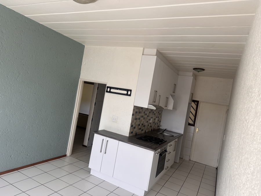 To Let 1 Bedroom Property for Rent in Constantia Kloof Gauteng