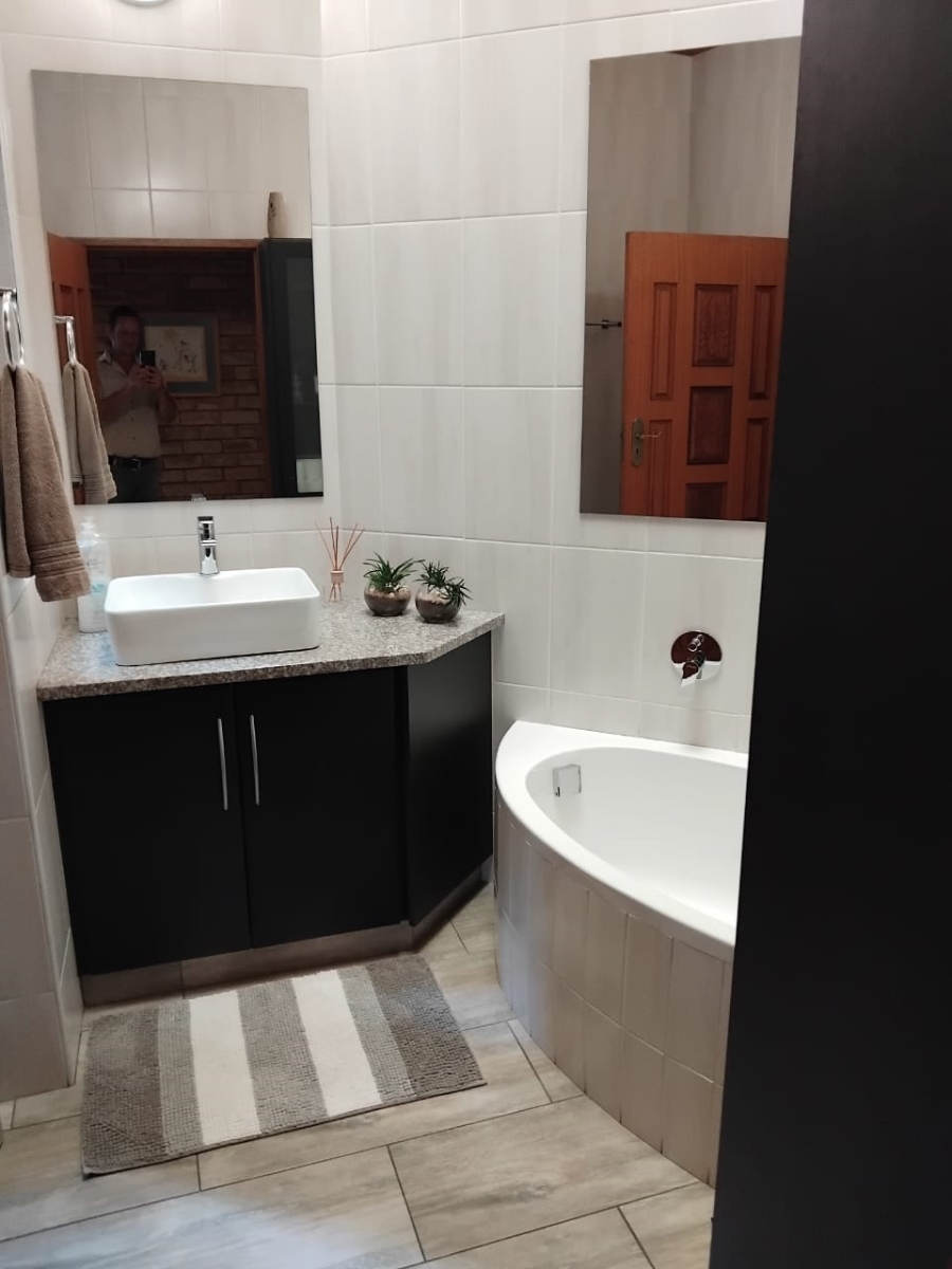 4 Bedroom Property for Sale in Vanderbijlpark SE Gauteng