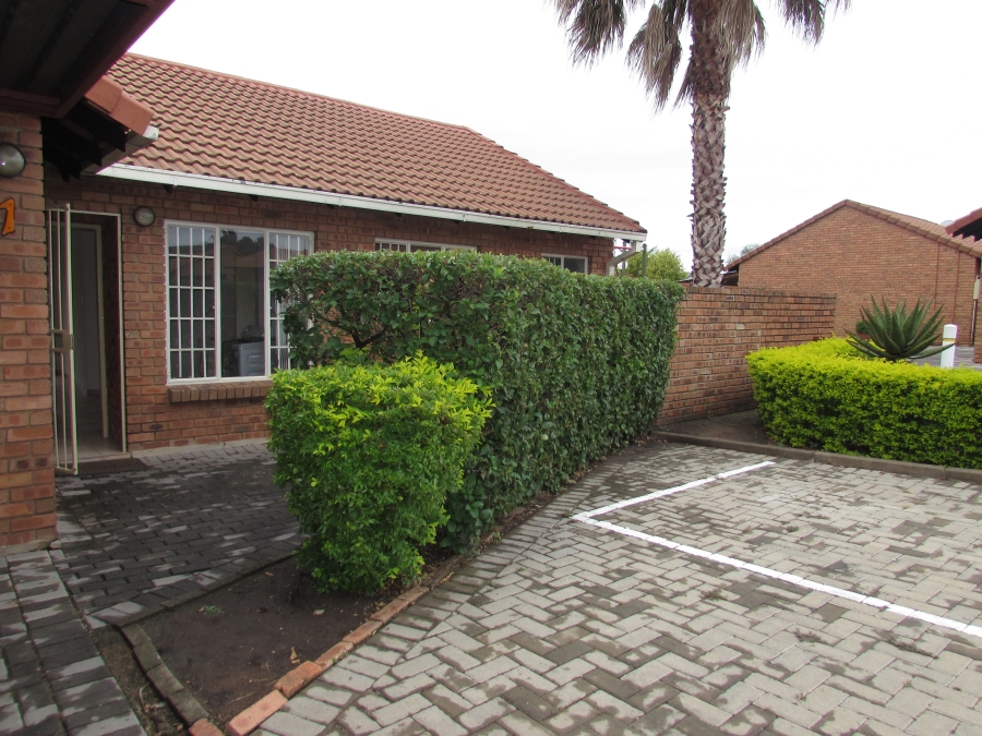 2 Bedroom Property for Sale in Annlin Gauteng