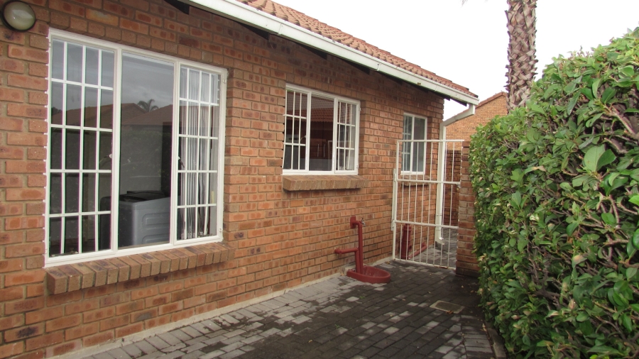 2 Bedroom Property for Sale in Annlin Gauteng