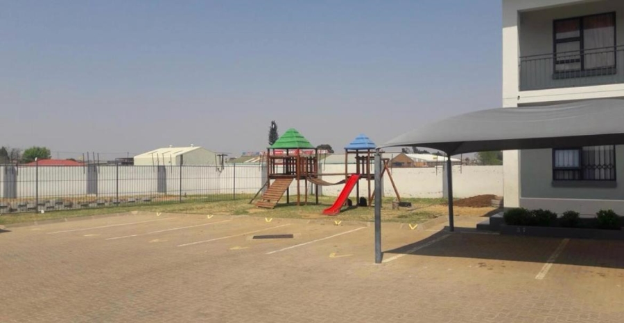 2 Bedroom Property for Sale in Witpoortjie Gauteng