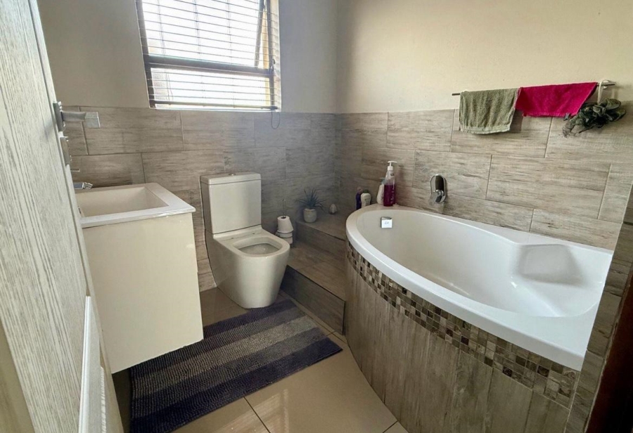 3 Bedroom Property for Sale in Wildtuinpark Gauteng