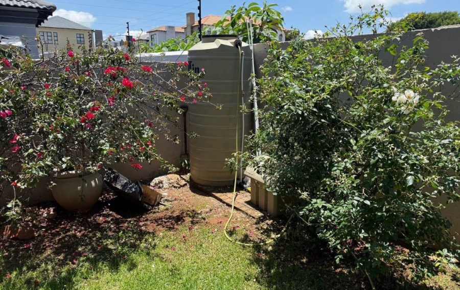 3 Bedroom Property for Sale in Wildtuinpark Gauteng