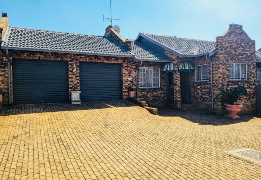 3 Bedroom Property for Sale in Noordheuwel Gauteng