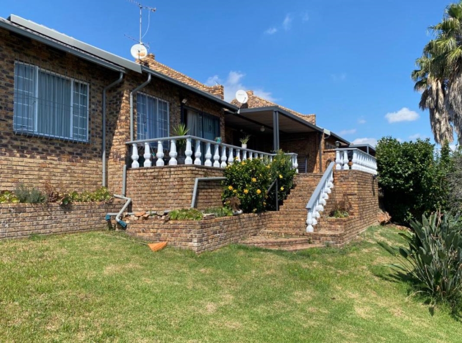 3 Bedroom Property for Sale in Noordheuwel Gauteng