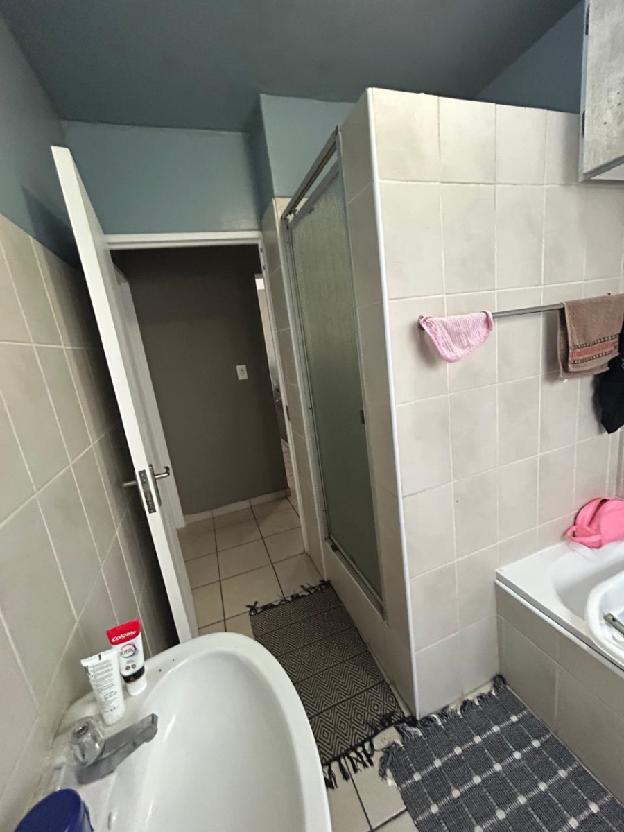 2 Bedroom Property for Sale in Roodekrans Gauteng