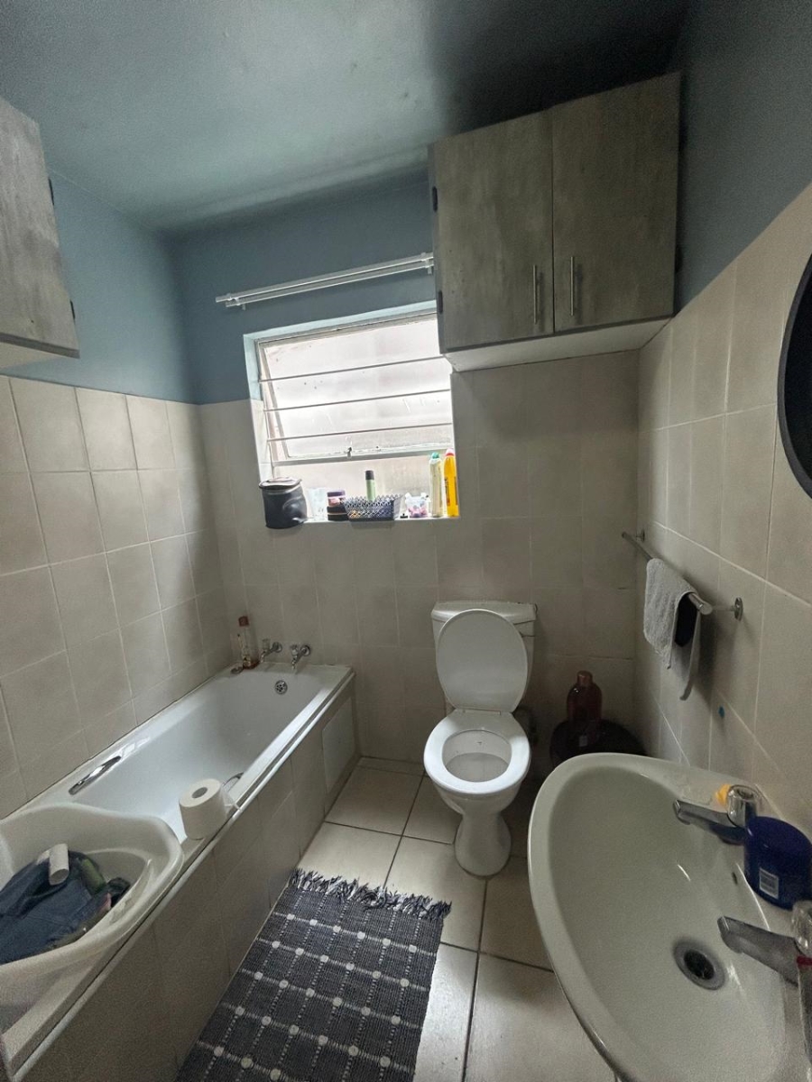 2 Bedroom Property for Sale in Roodekrans Gauteng