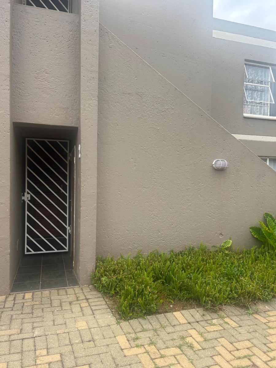 2 Bedroom Property for Sale in Roodekrans Gauteng