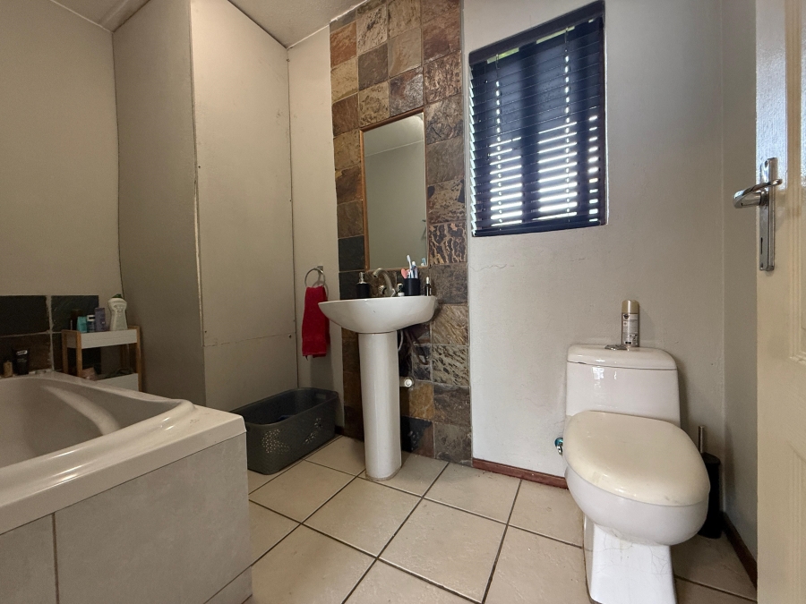2 Bedroom Property for Sale in Honeydew Gauteng