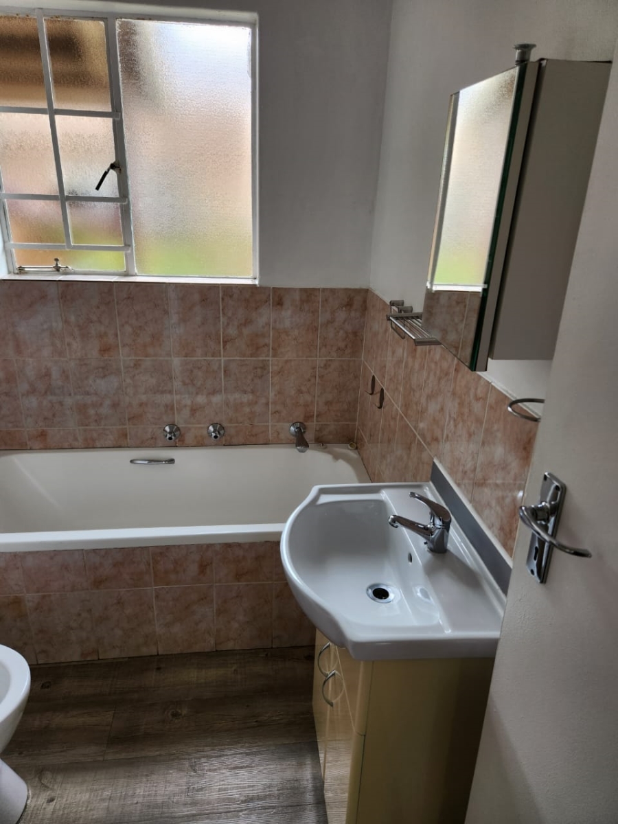 2 Bedroom Property for Sale in Wilgeheuwel Gauteng
