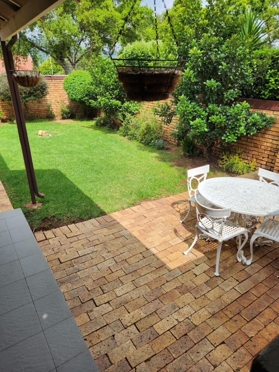 2 Bedroom Property for Sale in Wilgeheuwel Gauteng