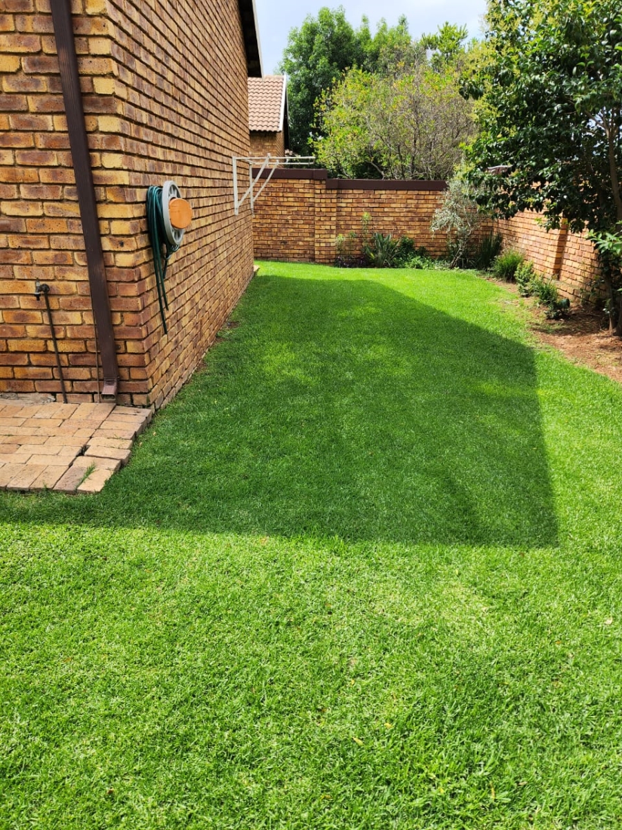 2 Bedroom Property for Sale in Wilgeheuwel Gauteng