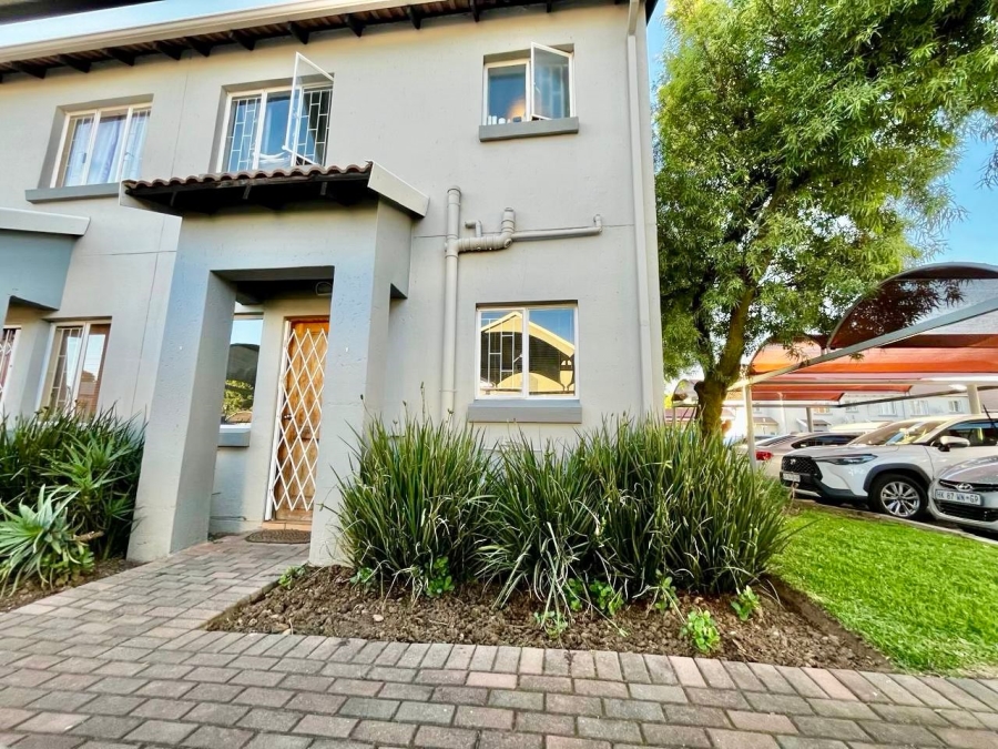 2 Bedroom Property for Sale in Greenstone Hill Gauteng