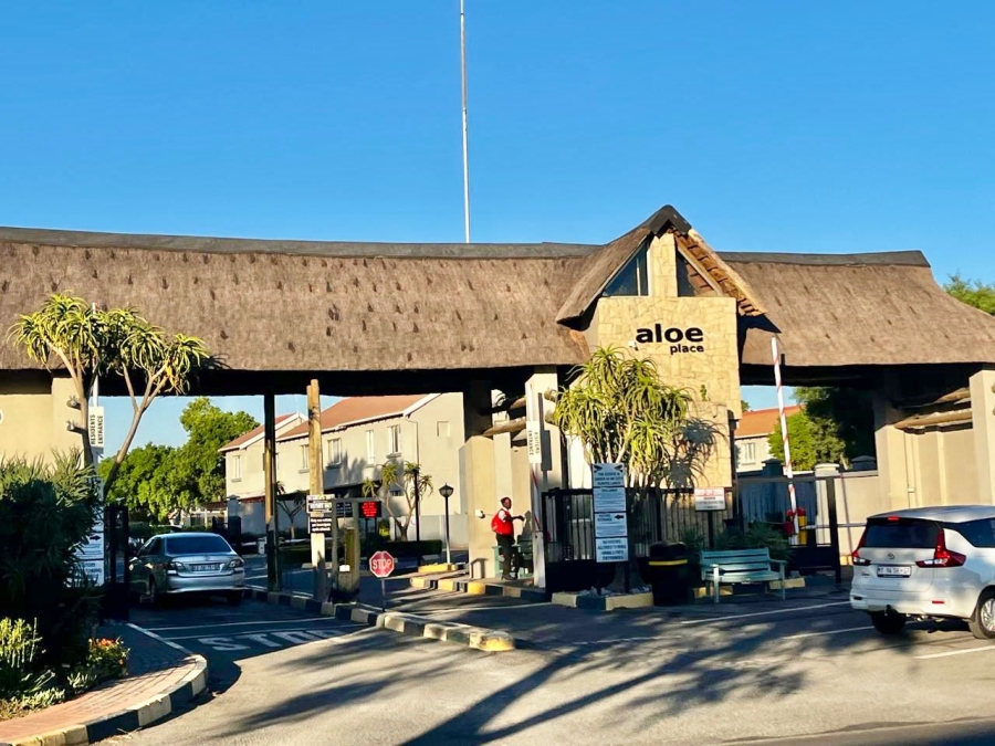 2 Bedroom Property for Sale in Greenstone Hill Gauteng