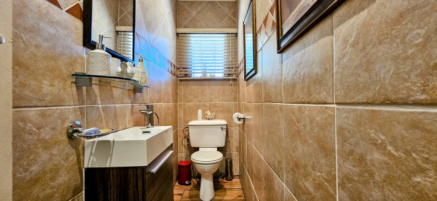 4 Bedroom Property for Sale in Three Rivers Proper Gauteng