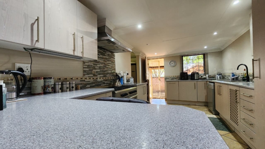 3 Bedroom Property for Sale in Zwavelpoort Gauteng