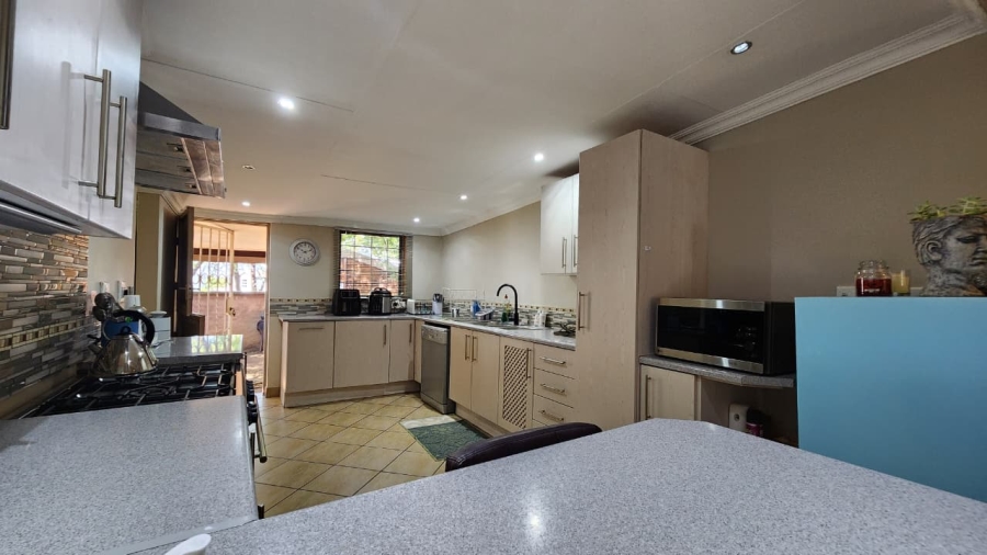 3 Bedroom Property for Sale in Zwavelpoort Gauteng