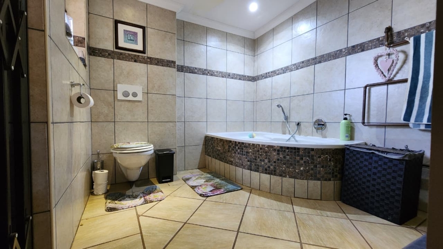 3 Bedroom Property for Sale in Zwavelpoort Gauteng