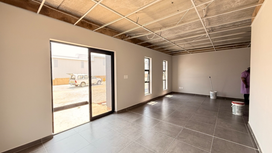 Commercial Property for Sale in Knoppieslaagte Gauteng