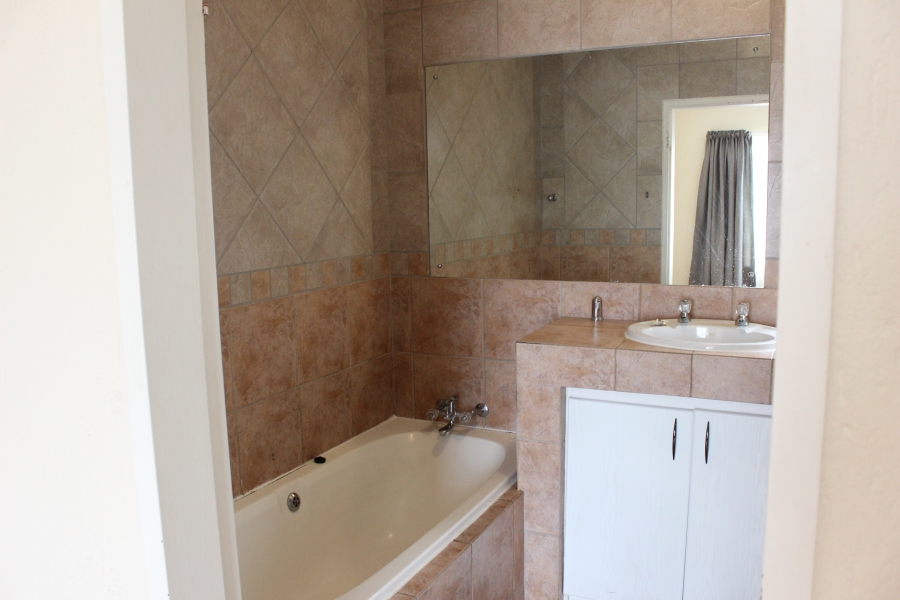 3 Bedroom Property for Sale in Glen Marais Gauteng