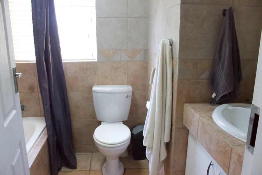 3 Bedroom Property for Sale in Glen Marais Gauteng